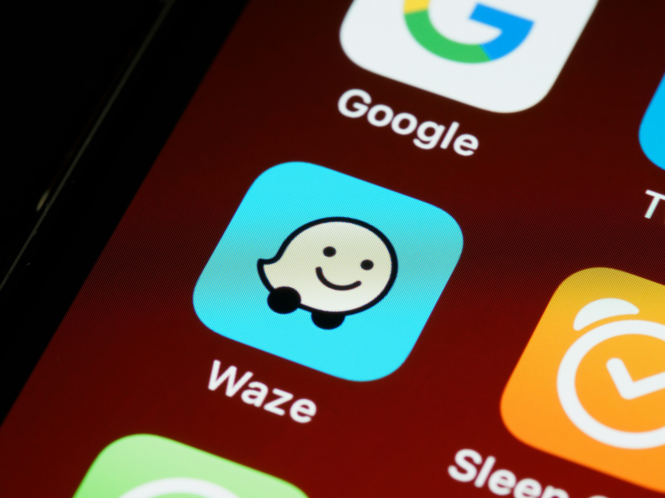 Google Maps et Waze ne proposent pas les itinéraires les plus rapides ? la raison est simple et environnementale